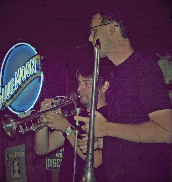 gal/BusPit_May28_2011/horns1.jpg